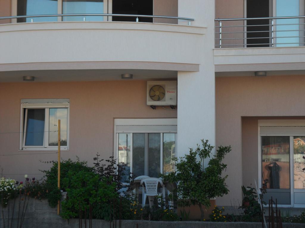Apartment Petrovic ウルツィニ エクステリア 写真